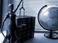 Avoiding Liabilities: When Do Startups Need to Hire a Lawyer?